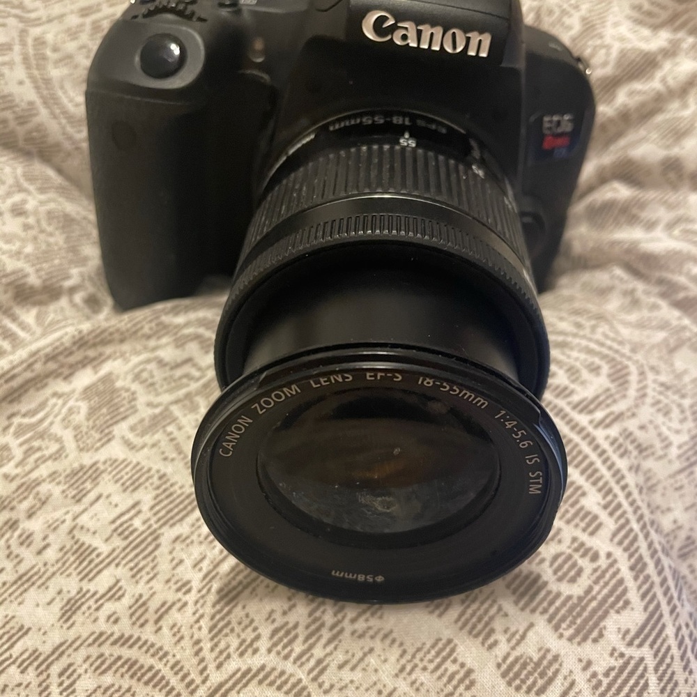 I am selling my canon t7i. It has not been used.